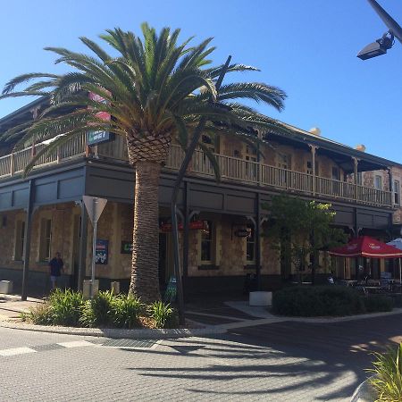 Grosvenor Hotel Victor Harbor Esterno foto